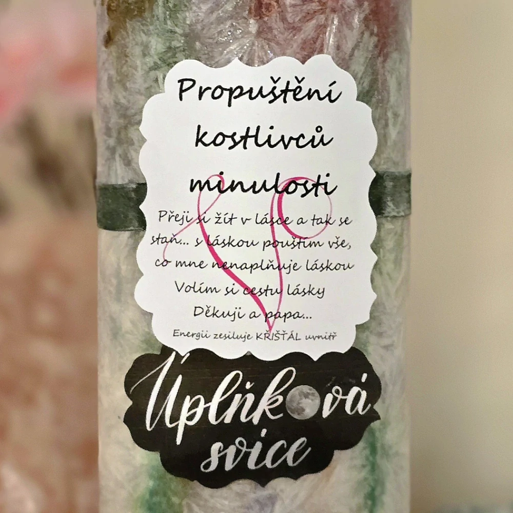 Energetická svíčka s křišťálem z Úplňku  PROPUŠTĚNÍ KOSTLIVCŮ MINULOSTI 