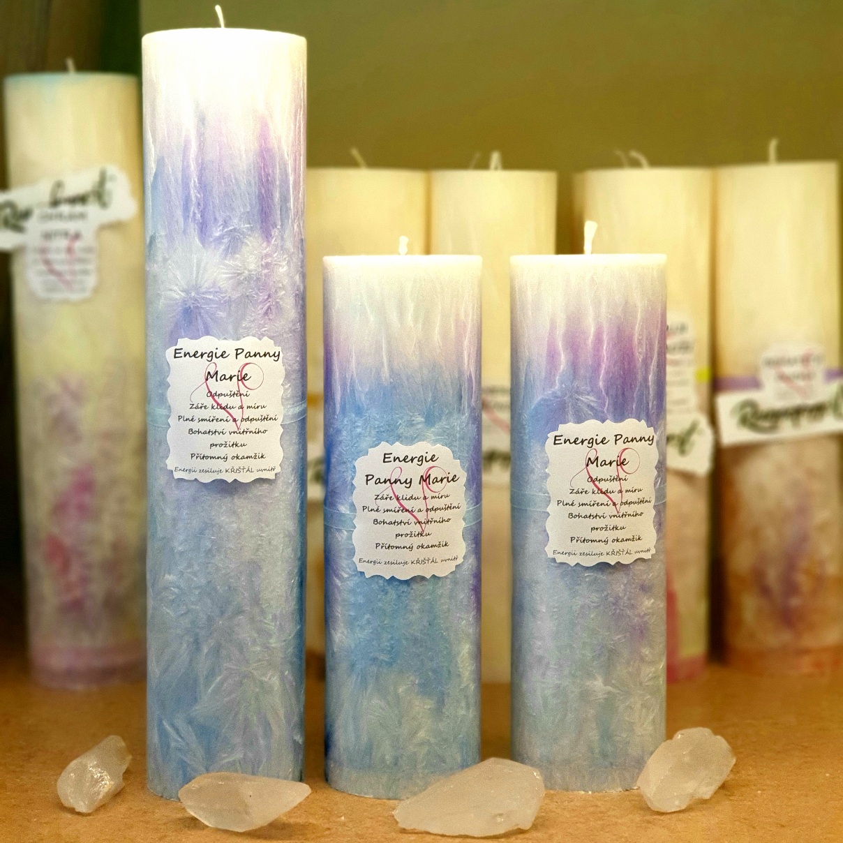 Energie Panny Marie - Energetická svíčka s křišťálem z palmového vosku s RSPO