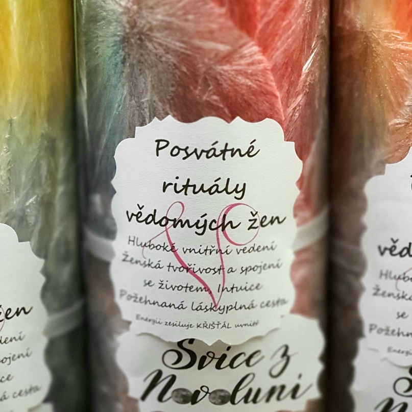 Energetická svíčka s křišťálem z Novoluní POSVÁTNÉ RITUÁLY VĚDOMÝCH ŽEN 