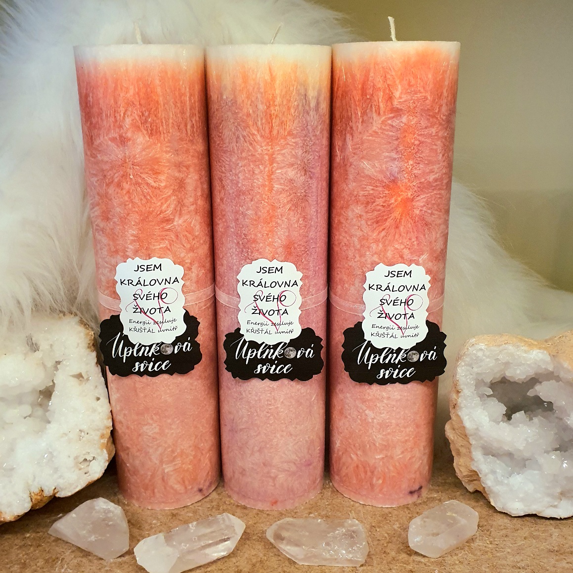 Energetická svíčka s křišťálem z Úplňku JSEM KRÁLOVNA SVÉHO ŽIVOTA