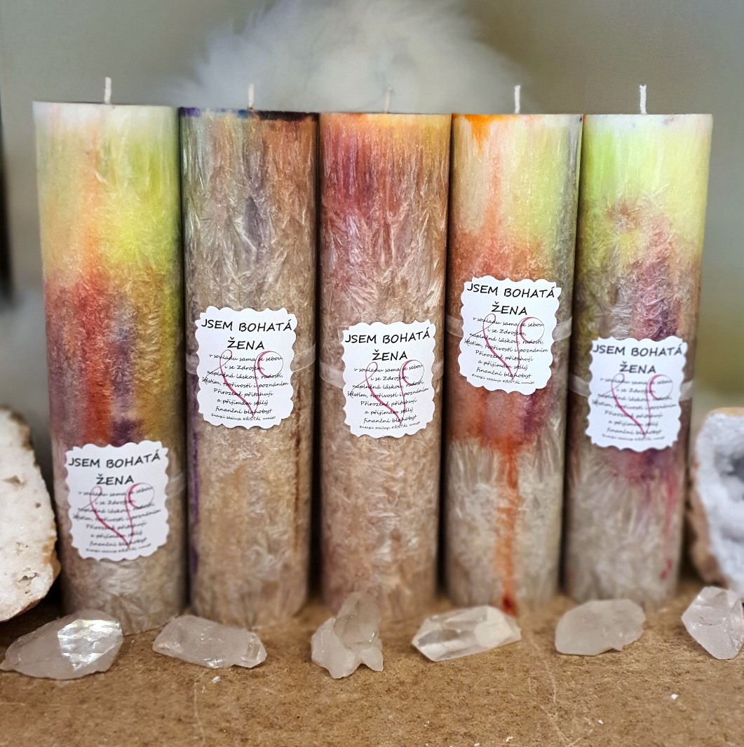 Energetická svíčka s křišťálem JSEM BOHATÁ ŽENA