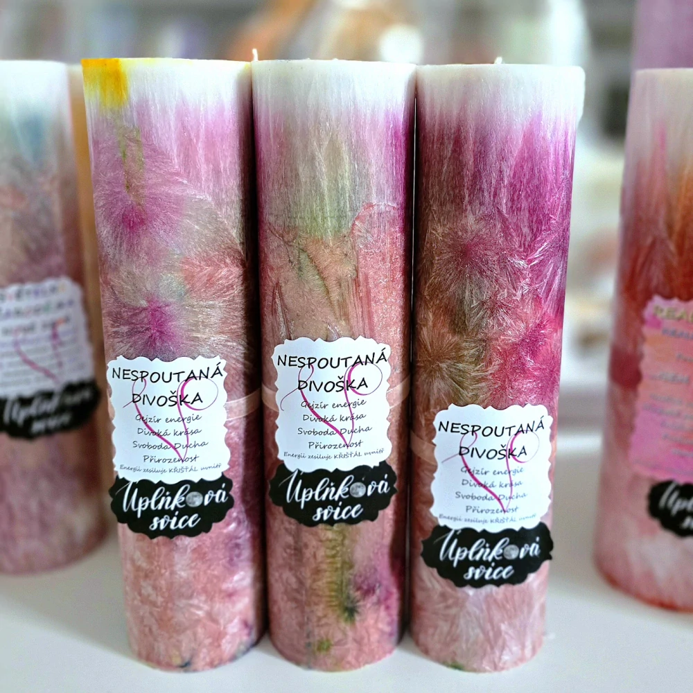 Energetická svíčka s křišťálem z Úplňku NESPOUTANÁ DIVOŠKA
