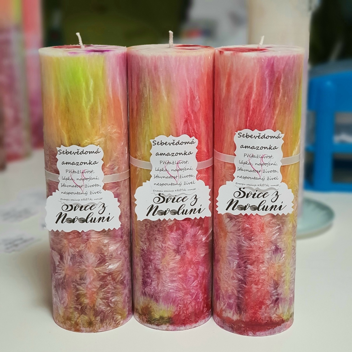 Energetická svíčka s křišťálem z Novoluní SEBEVĚDOMÁ AMAZONKA