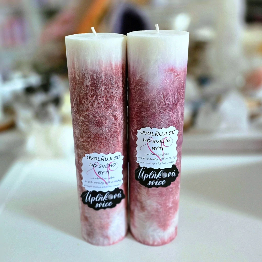 Energetická svíčka s křišťálem z Úplňku UVOLŇUJI SE DO SVÉHO BYTÍ