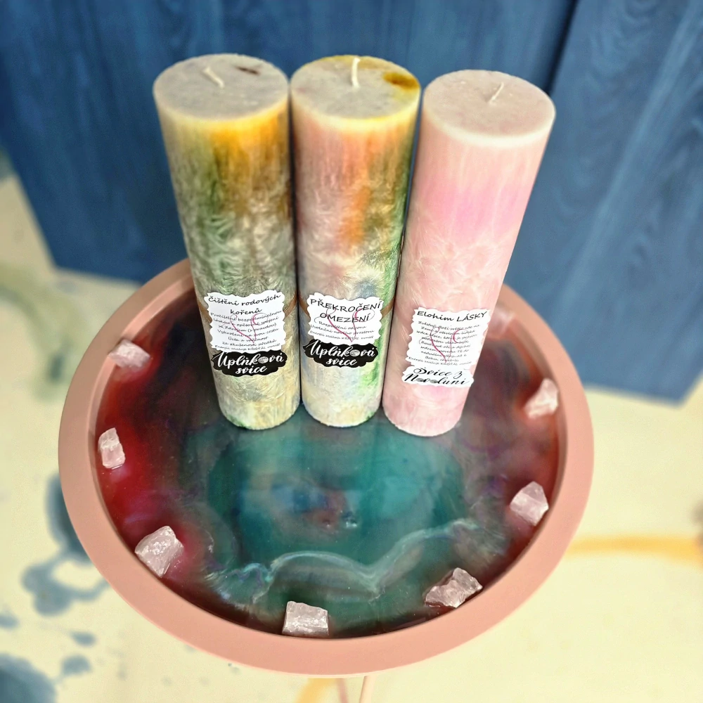 Epoxy art stolek LÁSKYPLNÉ SPOLUTVOŘENÍ VE HMOTĚ