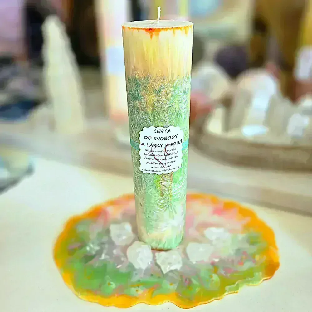 Energetická svíčka s křišťálem CESTA DO SVOBODY A LÁSKY K SOBĚ 