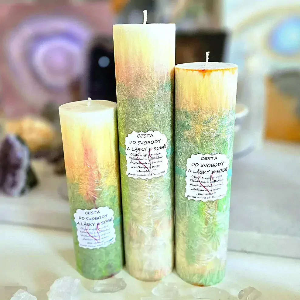 Energetická svíčka s křišťálem CESTA DO SVOBODY A LÁSKY K SOBĚ 